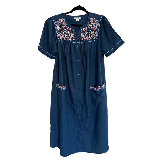 Vintage Cotton Night Gown with Embroidered Floral Detail New Size Small